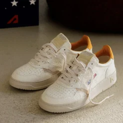 Autry Sneakers En Cuir*Medalist W *Nubuk / Elephant* Apricot / Sand