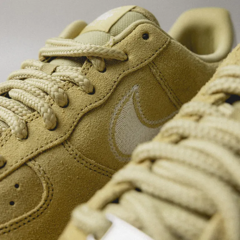 Nike Sneakers En Cuir*Air Force 1 '07 LV8 Buff Gold / Sail
