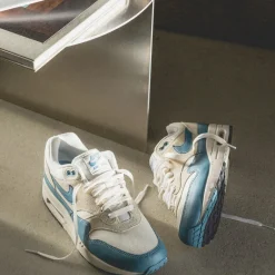 Nike Sneakers Blancs|Chaussures De Running Retro*Air Max 1 Essential Soft Pearl / Smokey Blue / Light Khaki / Black