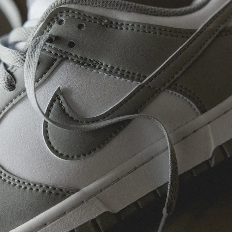 Nike Sneakers En Cuir*Dunk Low Retro White / Light Smoke Grey / White