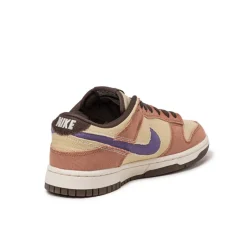 Nike Sneakers En Cuir*Dunk Low Retro SE *Denim* Dusted Clay / Dusty Amethyst / Team Gold