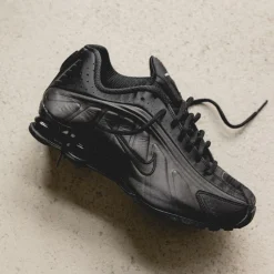 Nike Sneakers Végétaliens|Chaussures De Running Retro*Shox R4 Black / Black / Black / Bright Crimson
