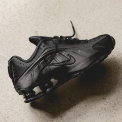 Nike Sneakers Végétaliens|Chaussures De Running Retro*Shox R4 Black / Black / Black / Bright Crimson
