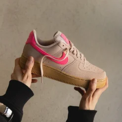 Nike Sneakers En Cuir*Wmns Air Force 1 '07 Particle Beige / Hyper Pink