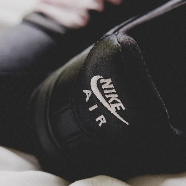 Nike Sneakers Végétaliens*Wmns Air Force 1 ’07 LV8 Black / Black / Pink Ice