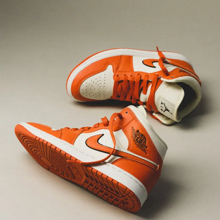 Jordan Sneakers En Cuir*Nike Wmns Air 1 Mid SE *Sport Spice* Coconut Milk / Sport Spice / Black / Sail