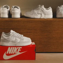 Nike Sneakers En Cuir|Sneakers Blancs*Wmns Dunk Low Summit White / Photon Dust / University Red
