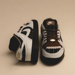 Nike Sneakers En Cuir|Sneakers Blancs*Wmns Dunk Low LX *Brogue Pintripe* Black / Summit White / Black / Summit White / Caco Wow