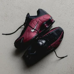Nike Sneakers Végétaliens|Chaussures De Running Retro*Wmns Shox R4 Black / Metallic Silver / Team Red