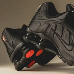 Nike Sneakers Végétaliens|Chaussures De Running Retro*Wmns Shox R4 Black / Black / Black / Max Orange