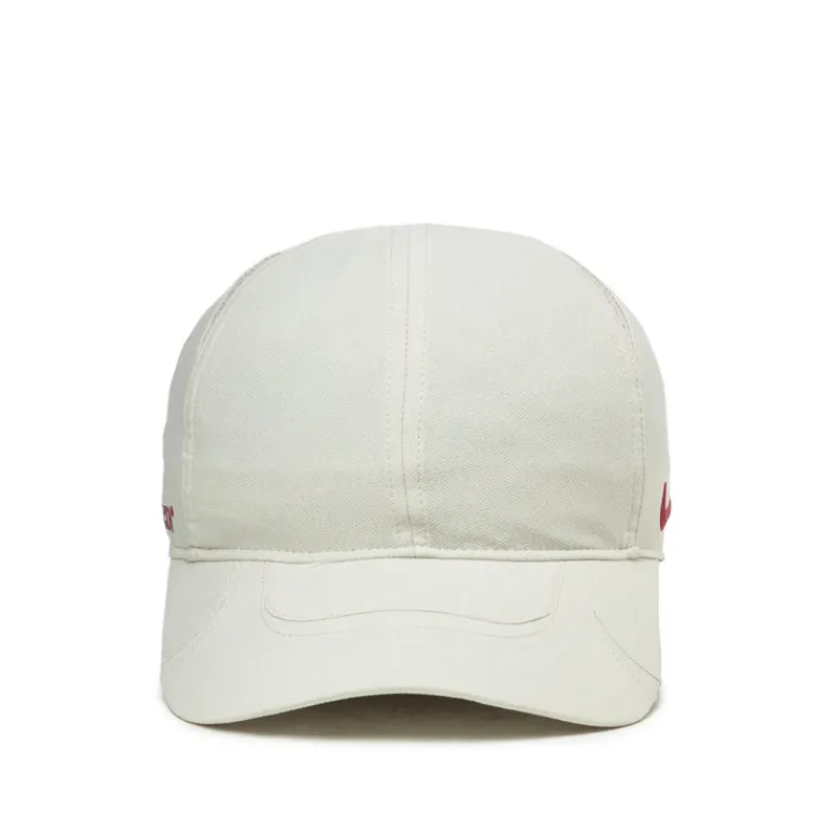 Nike Alle Anzeigen|Caps & Bucket Hats*x Nocta Club Cap USCB Light Orewood Brown / Team Red