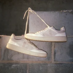 Veja Sneakers Blancs*x Asphaltgold V-90 Shades of Time