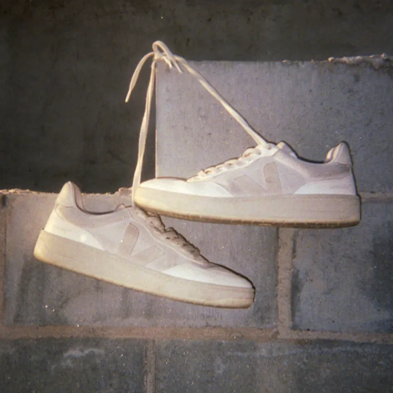 Veja Sneakers Blancs*x Asphaltgold V-90 Shades of Time